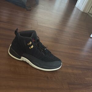 Jordan 12’s black and white